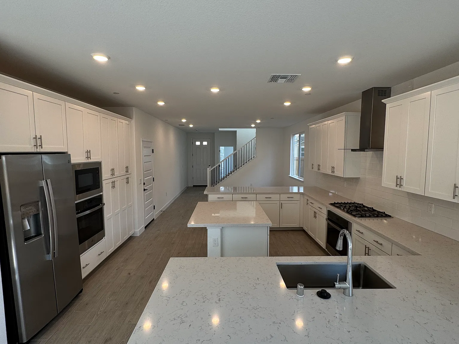 4 bed, 2776 sqft, $3,000 — Photo 3