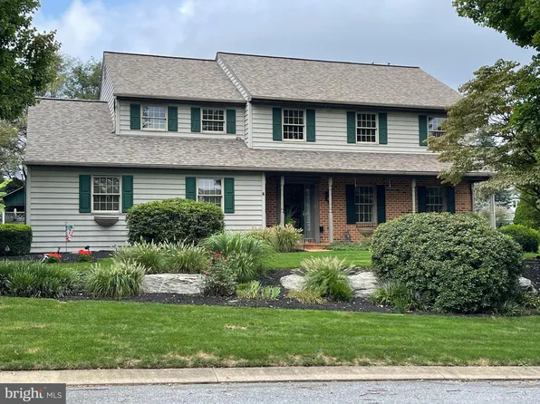 1012 Stone Manor Dr, Lancaster, PA 17603