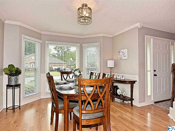 5th image of 1231 Meadow Park Dr SE