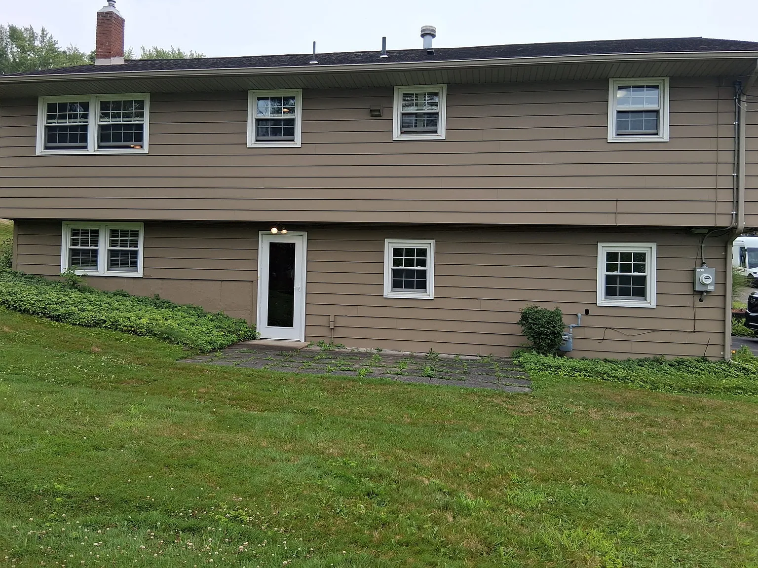 3 bed, 1853 sqft, $2,900 — Photo 2