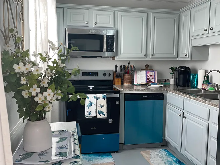 2229 Ireland Dr — Photo 17