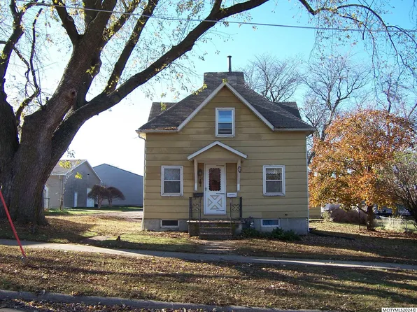 710 S Adams Ave, Mason City, IA 50401