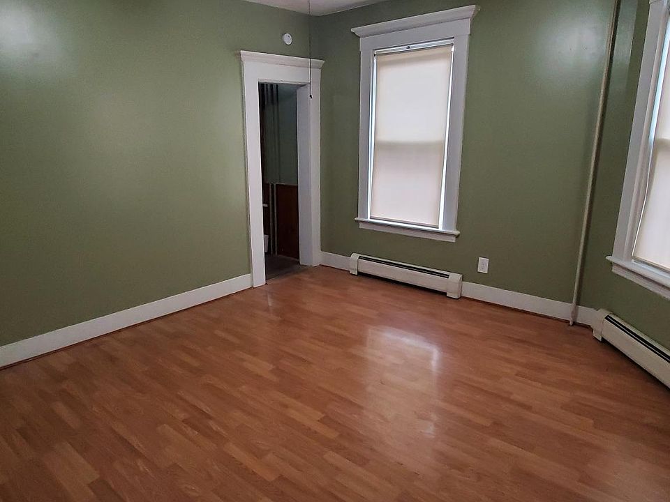 1st image of 98 Glen St #1