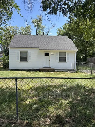 1729 E Looman St Photo 1