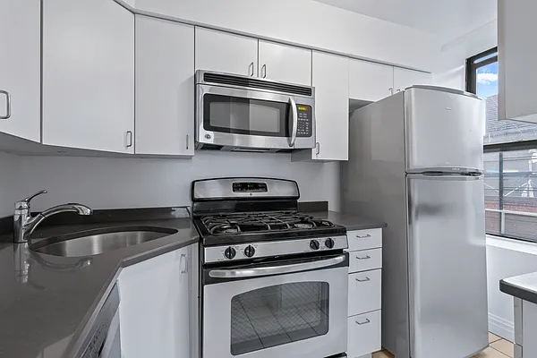 Rented by Anchor Associates | media 10