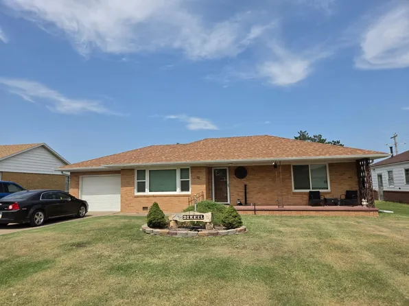 511 W 15th St, Russell, KS 67665