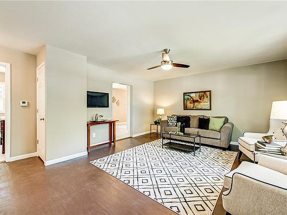3rd image of 3432 N Harvest Ave