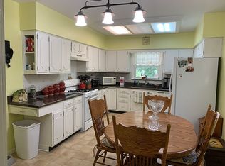 408 S 2nd St, Fisher, IL 61843