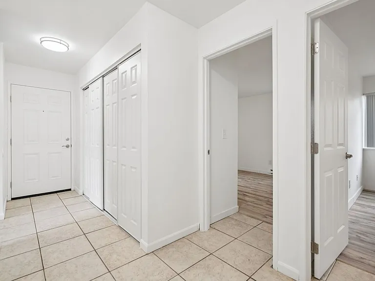 Images Columbia Apartments — Photo 37