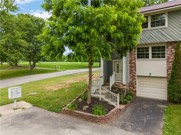 2909 Big Meadow Ct, Bridgeville, PA 15017