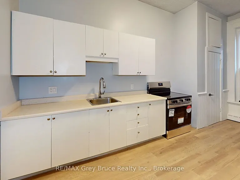 844 2nd Ave E #2 — Photo 4
