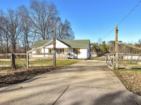 527 Colliers Bend Rd, Charlotte, TN 37036