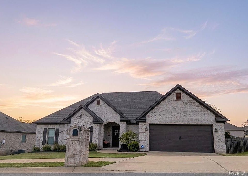 1st image of 1717 Creekview Dr