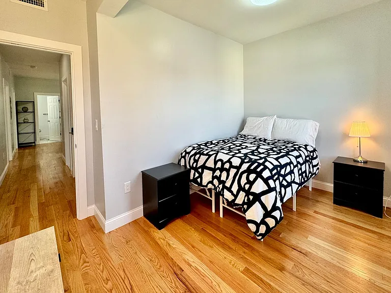 202 Hillside St #4 — Photo 1