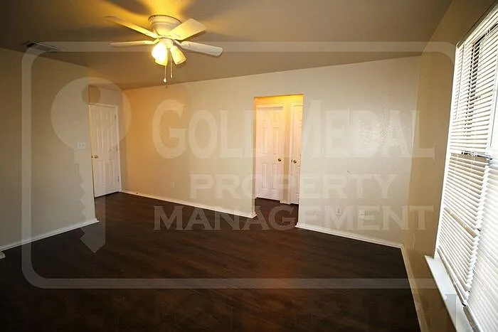 3304 Barcelona Dr — Photo 2