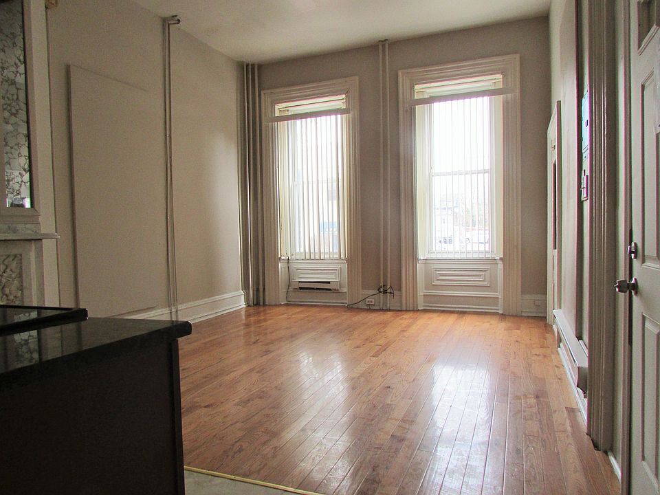 1st image of 1531 W Girard Ave