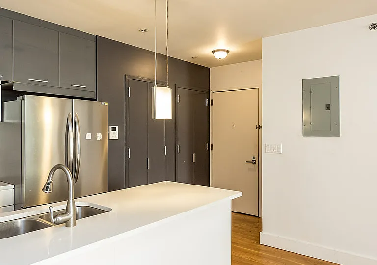 387 Franklin Ave #303 — Photo 13