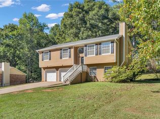 6336 Queens Rd, Douglasville, GA 30135