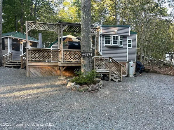 79 Rainbow Dr, Gouldsboro, PA 18424