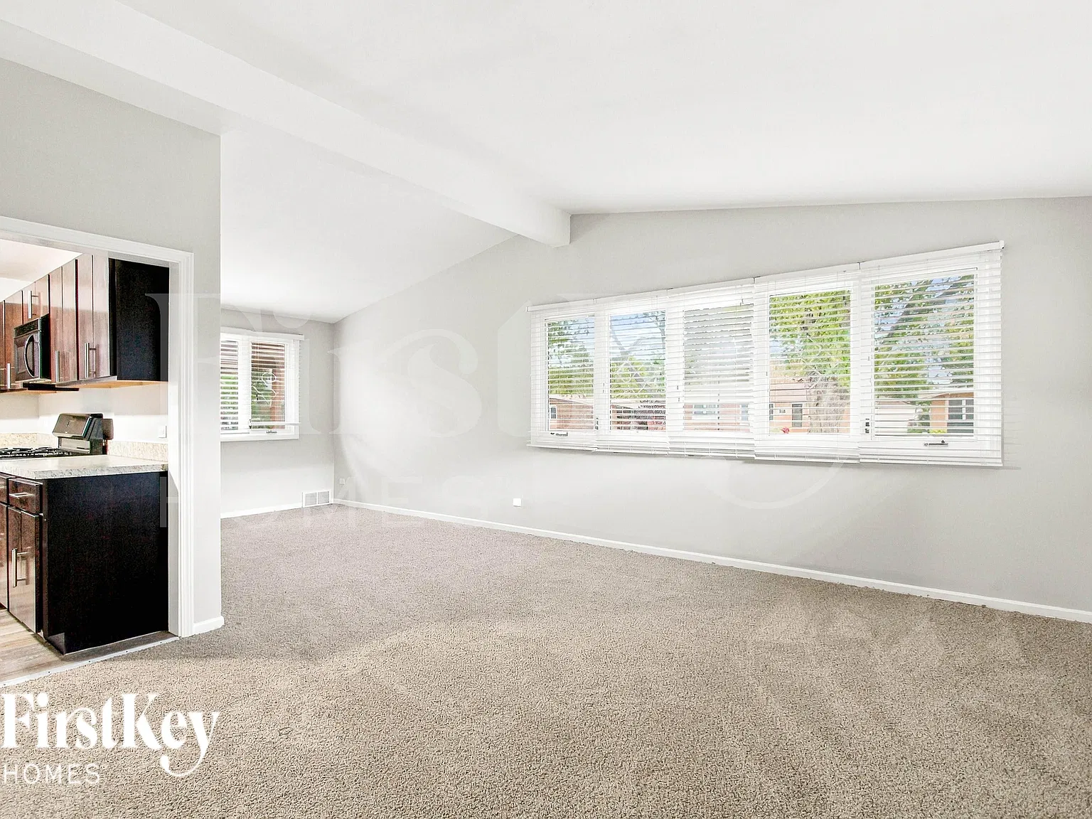 3 bed, 1.0 bath, 1196 sqft, $2,790 — Photo 2