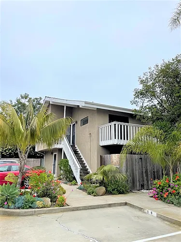423 W Gutierrez St Photo 1