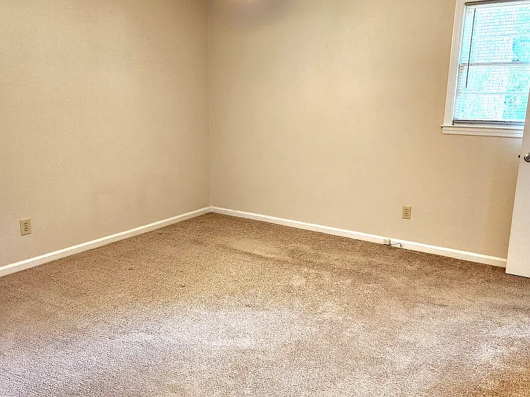 1482 Wesley Dr — Photo 17