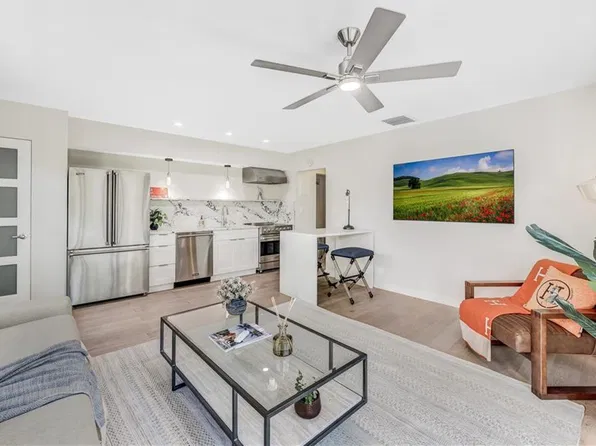 721 9th St S APT 3, Naples, FL 34102