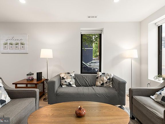 3rd image of 1146 16th St NE #A