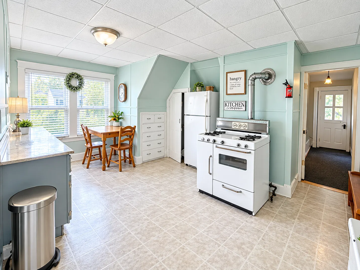 1 bed, 700 sqft, $1,300 — Photo 2