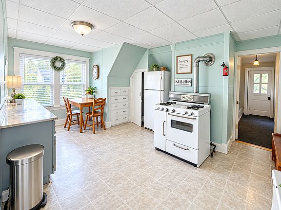 2nd image of 98 Walnut St #3