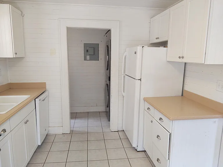 400 Wiley Ave #C — Photo 4