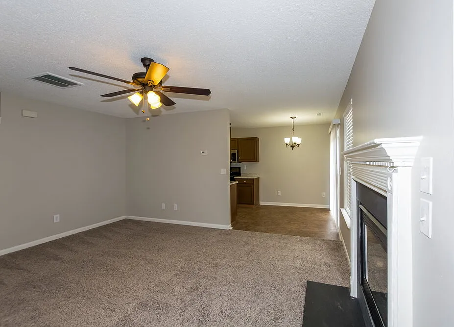 3 bed, 2.5 bath, 1360 sqft, $1,790 — Photo 3