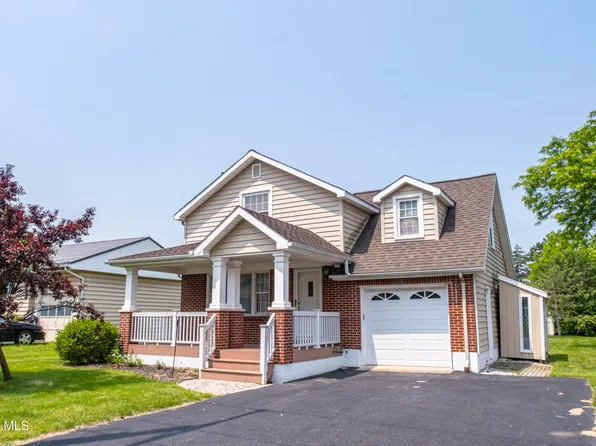 911 Edgar St, Hollidaysburg, PA 16648