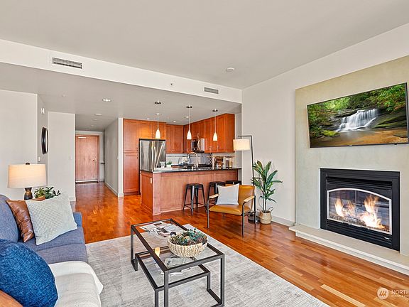 3rd image of 10650 NE 9th Place #1525