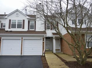 722 Grosse Pointe Cir, Vernon Hills, IL 60061