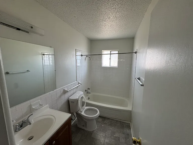 9225 Nieman Rd — Photo 3