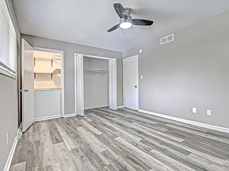 Woodside_TownHouse_PrimaryBedroomClosets
