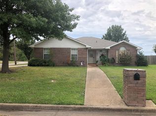 3901 Sunhill Dr, Greenville, TX 75402