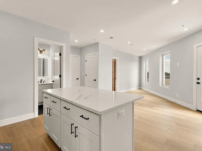 3215 Mount Pleasant St NW #403 — Photo 7