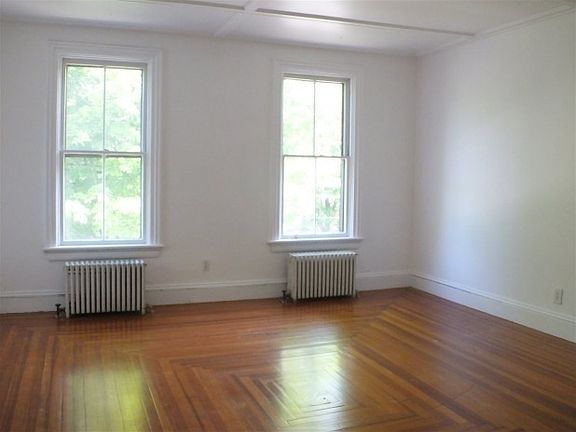 5th image of 182 Lake Ave