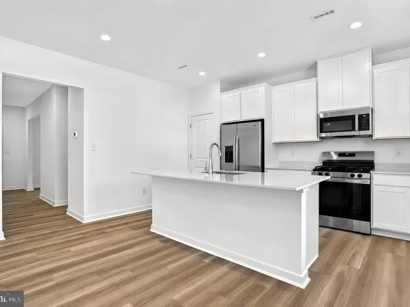 18 Handbell Ln, Sicklerville, NJ 08081