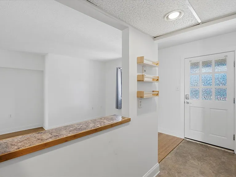 116 N Indian Aly #203 — Photo 7