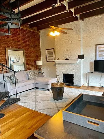 1 bed, 2.0 bath, 720 sqft, $1,600 — Photo 4