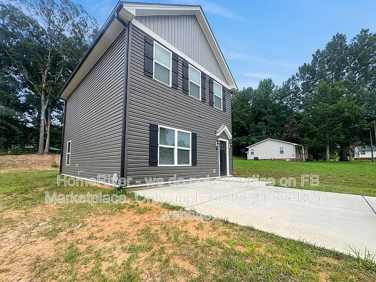 828 Graylyn Dr — Photo 2