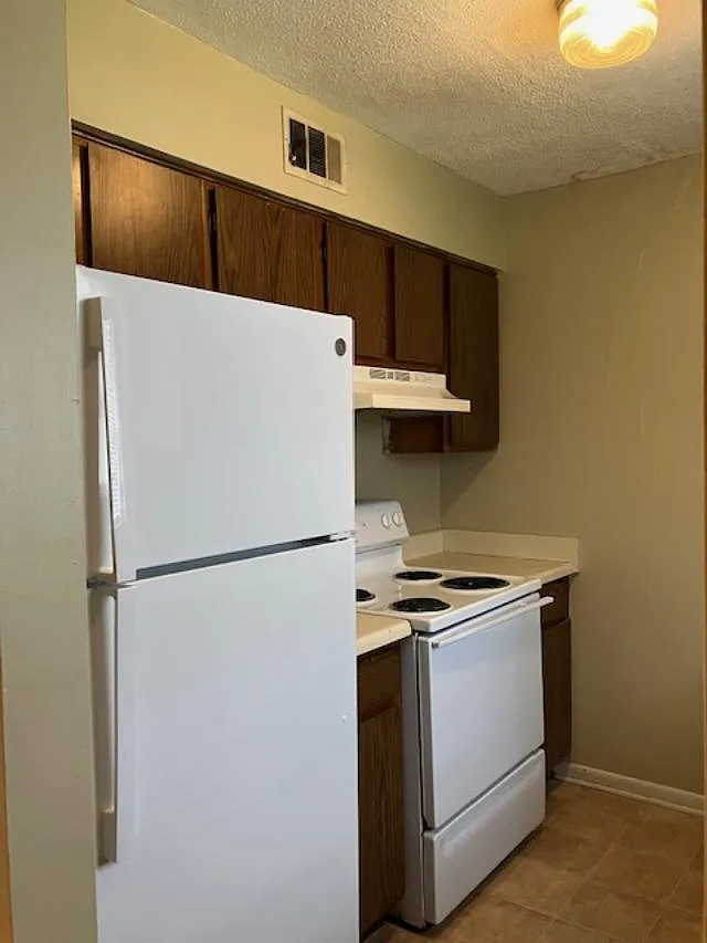 2 bed, 1.5 bath, $795 — Photo 3