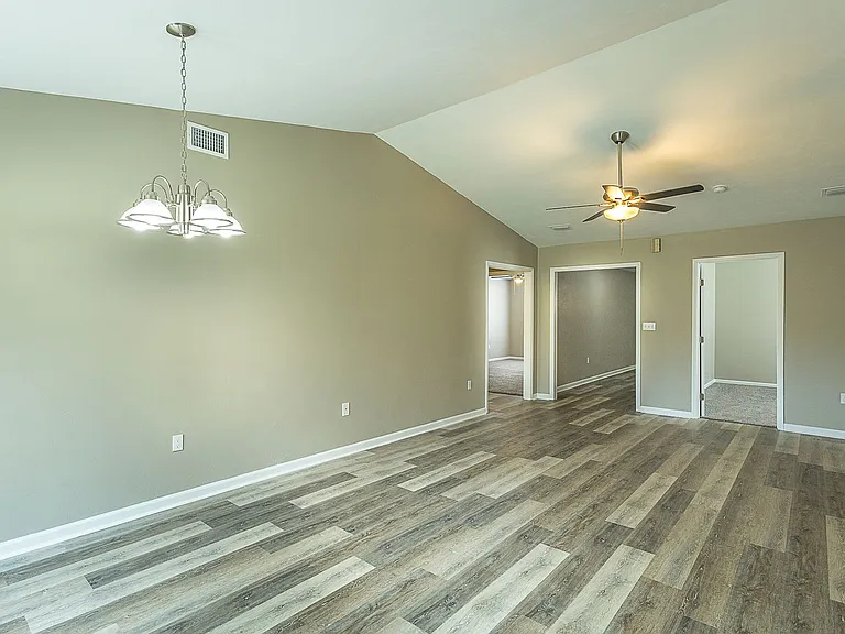 23 Nelson Rd — Photo 3