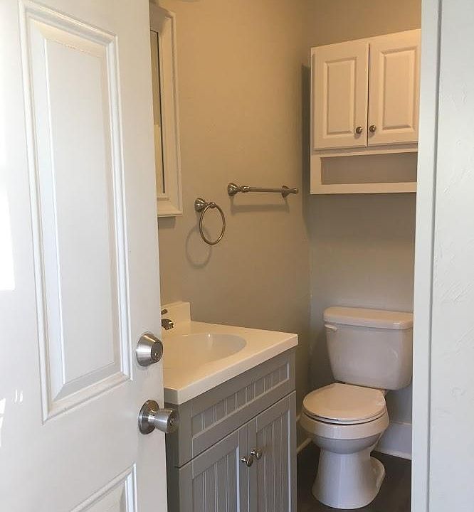 Unit 4 bathroom