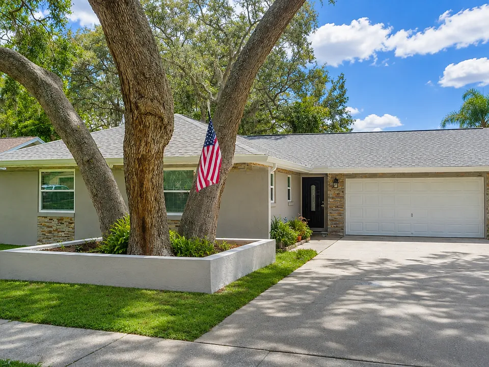213 Foxwood Dr