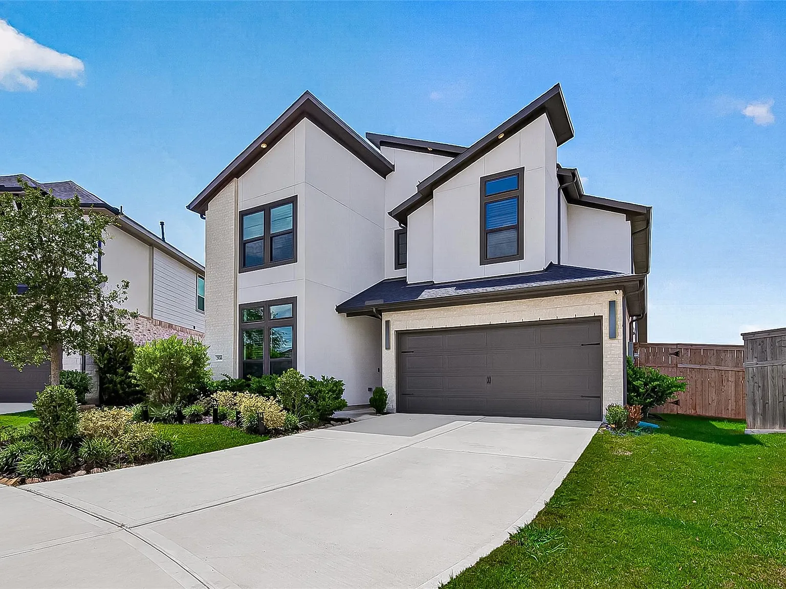 4 bed, 3.0 bath, 2459 sqft, $3,650 — Photo 4