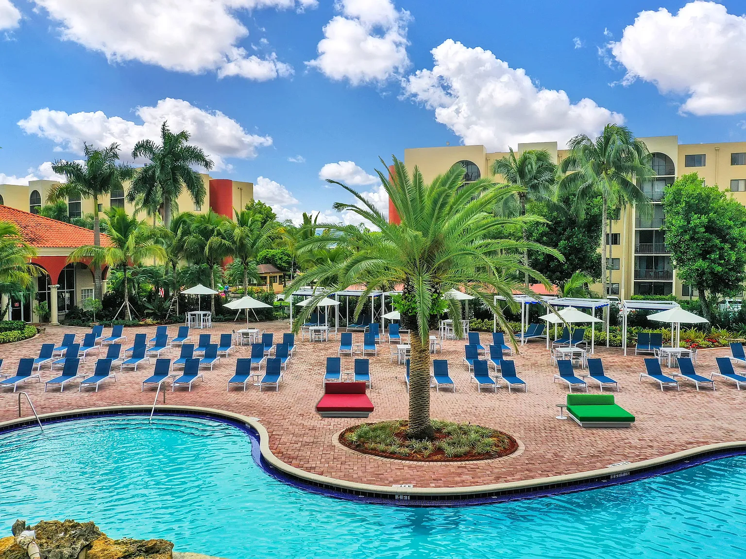 Fontainebleau Milton Apartments — Photo 4